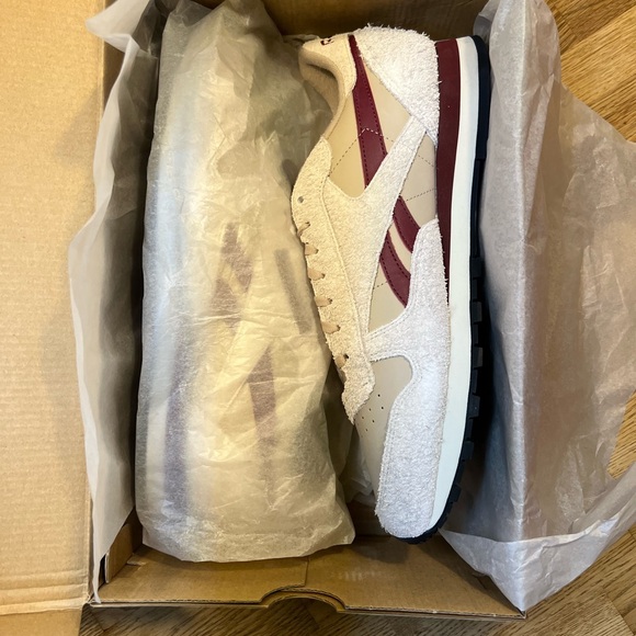 Reebok Men's Classic Leather Sneakers, Beige, Classic Burgundy Men’s  Size 13 - Picture 9 of 16